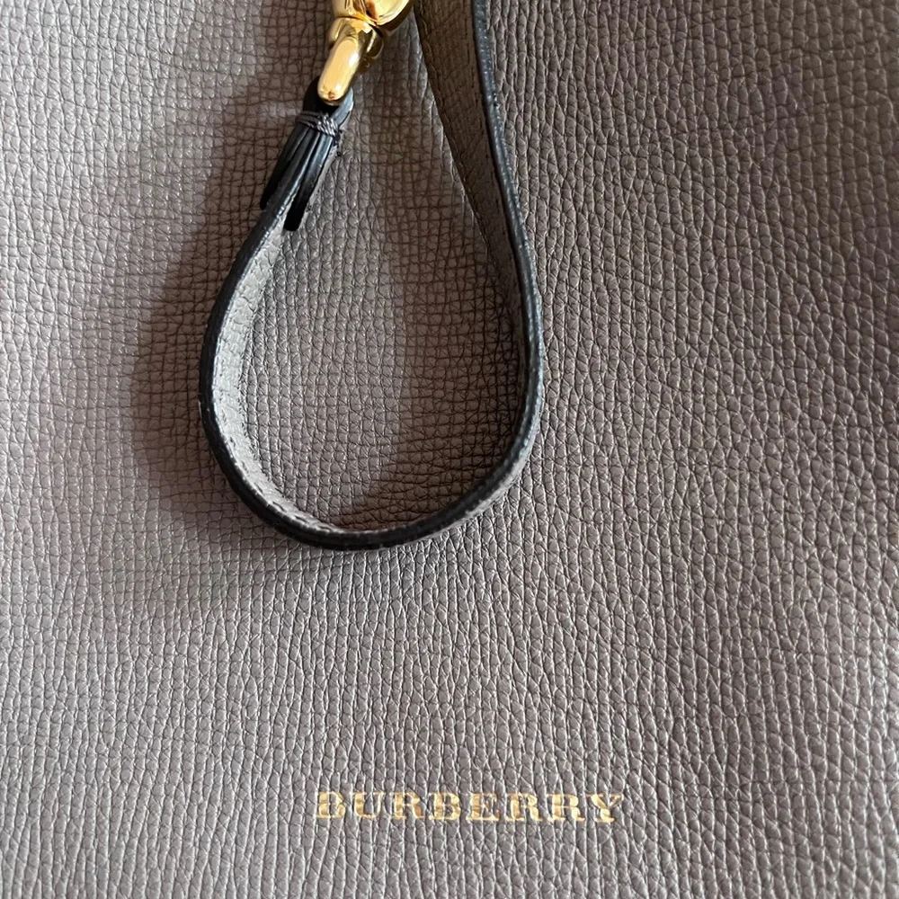 EUC Burberry Honeybrook Derby Tote Bag, wristlet & dustbag.